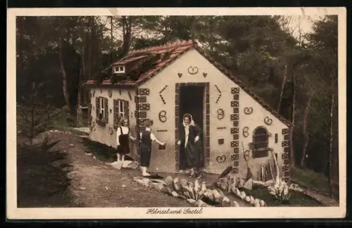 AK Hänsel und Gretel beim Hexenhaus im Wald