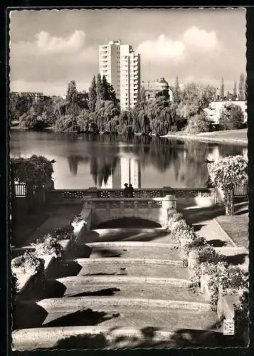 AK Berlin-Charlottenburg, Partie am Lietzensee mit Grünanlagen
