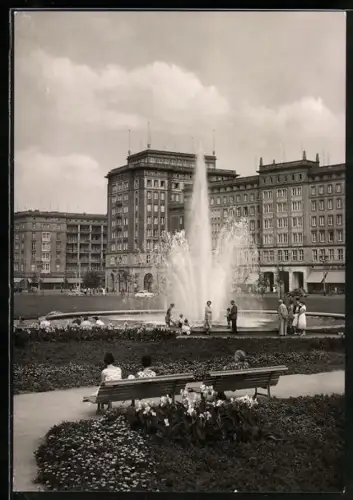 AK Magdeburg, Wasserfontäne in der Wilhelm-Pieck-Allee