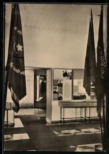 AK Potsdam, Deutsches Armeemuseum mit unterschiedlichen Flaggen