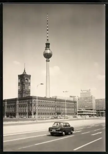 AK Berlin, Rotes Rathaus mit Fernseh- und UKW-Turm der Deutschen Post Berlin