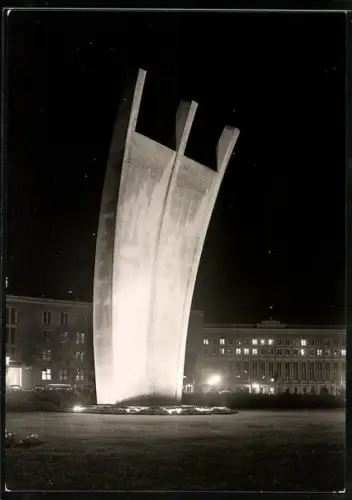 AK Berlin, Luftbrückendenkmal am Flughafen Berlin-Tempelhof