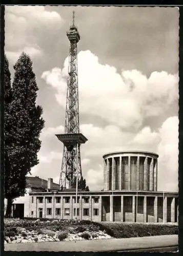 AK Berlin, Funkturm mit Restaurant und umgebenden Grünanlagen