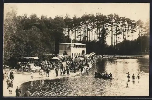 Foto-AK Dahlen /Sachsen, Schwimmbad mit Badegästen
