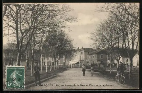 AK La Valbonne, Entree du Camp mit Soldaten