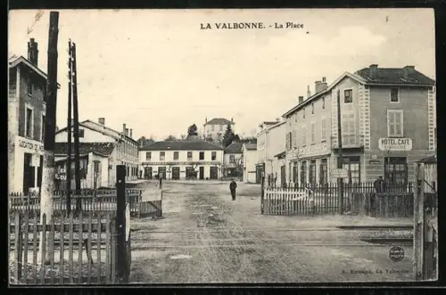 AK La Valbonne, La Place