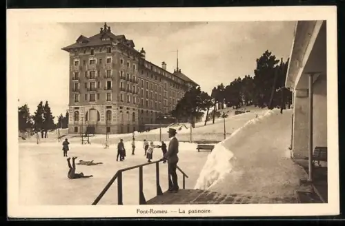 AK Font-Romeu, La patinoire et le Grand-Hôtel en arrière-plan