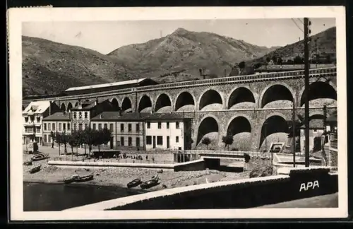 AK Cerbère, Les Arcades Jouxtant la Gare