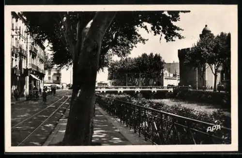 AK Perpignan /Pyr.-Or., Le Castillet et le Quai Vauban