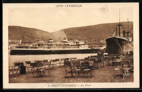 AK Port-Vendres, Le Port avec les bateaux et les chaises de café sur le quai