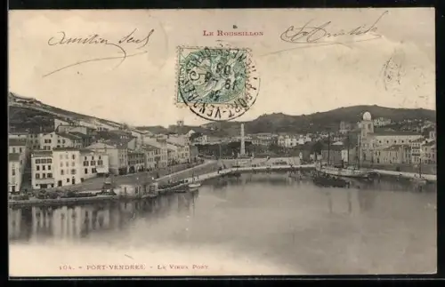 AK Port-Vendres, Le Vieux Port et les quais animés dans les Pyrénées-Orientales