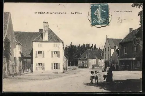 AK St-Bérain-sur-Dheune, La Place avec scène de rue animée