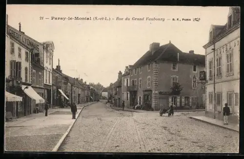 AK Paray-le-Monial /S.-et-L., Rue du Grand Faubourg avec passants et bâtiments historiques