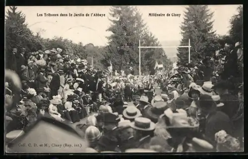 AK Cluny, Les Tribunes dans le Jardin de l`Abbaye lors du Millénaire de Cluny