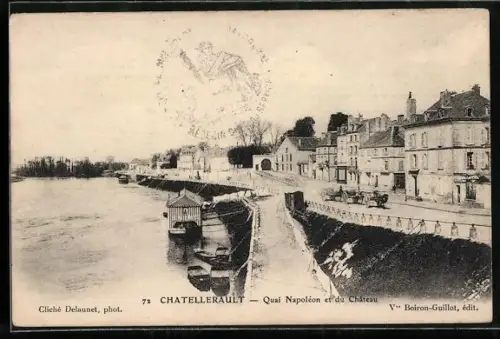 AK Châtellerault, Quai Napoléon et du Château avec péniches sur la rivière