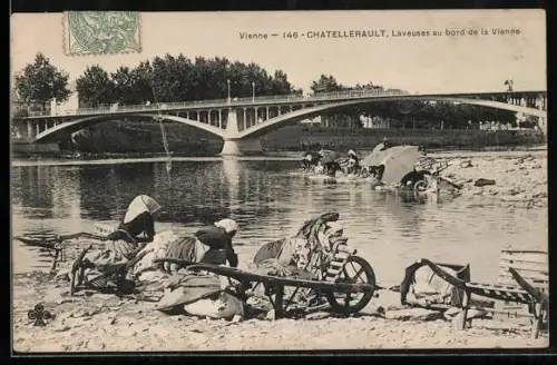 AK Châtellerault, Laveuses au bord de la Vienne