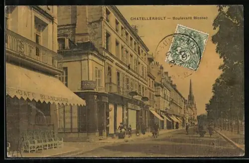 AK Châtellerault, Boulevard Blossac avec cafés et magasins animés