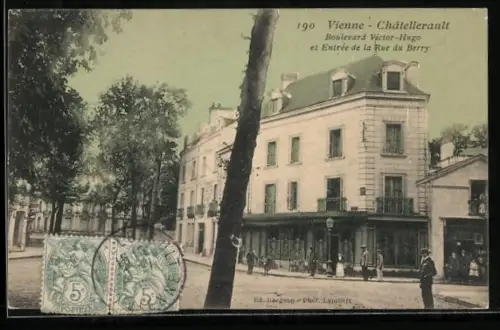 AK Châtellerault, Boulevard Victor-Hugo et Entrée de la Rue du Berry