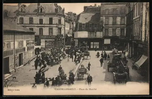 AK Châtellerault, Place du Marché animée avec foule et charrettes