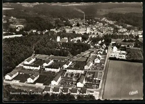 AK Bomlitz /Han., Luftbild des Ortes mit Fabrik