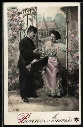 AK Postbote überbringt Frau einen Brief, Neujahrsgruss