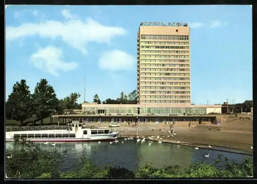 AK Potsdam, Ausflugsdampfer vor dem Interhotel