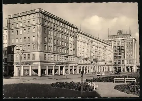 AK Magdeburg, Wilhelm-Pieck-Allee mit Grünanlagen
