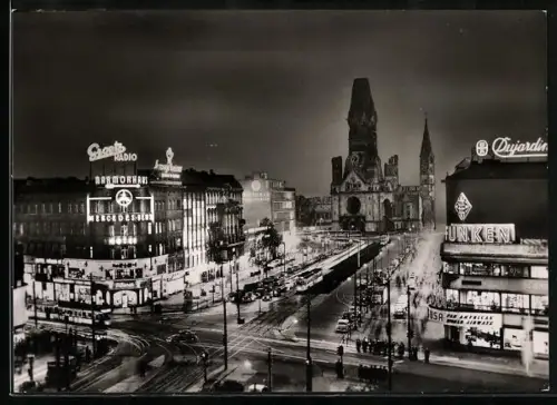 AK Berlin-Charlottenburg, Kurfürstendamm bei Nacht, Blick zu Kaiser Wilhelm-Gedächtniskirche