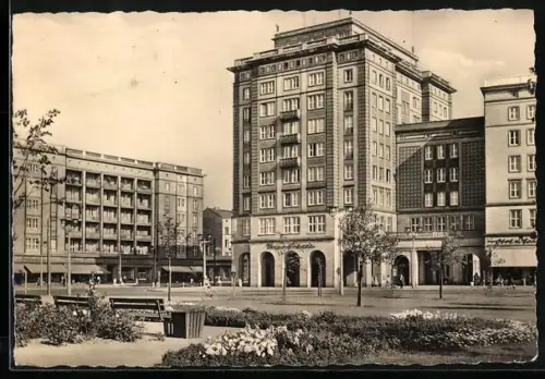AK Magdeburg, Wilhelm-Pieck-Allee mit Blick zur Weinarkade