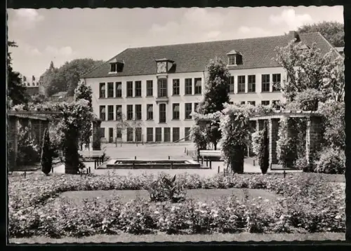 AK Berg. Gladbach, Rosengarten mit evangel. Volkschule