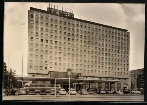 AK Berlin, Hotel Berolina der Interhotel mit Parkplatz