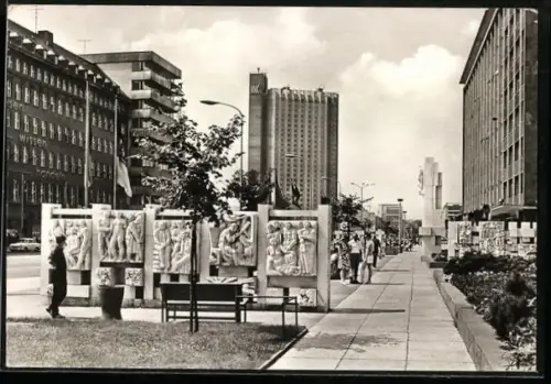 AK Karl-Marx-Stadt, Ensemble Lobgedichte in der Karl-Marx-Allee