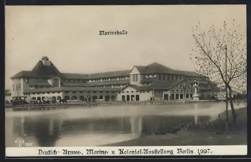 AK Berlin, Deutsche Armee-, Marine- u. Kolonial-Ausstellung 1907, Marinehalle, vom Wasser gesehen