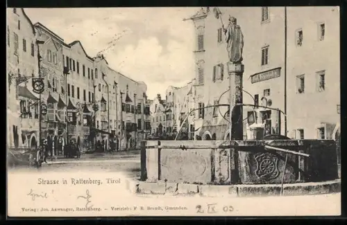 AK Rattenberg /Tirol, Strasse mit Brunnen