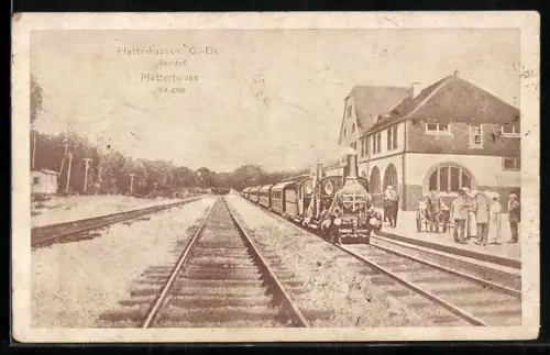 AK Pfetterhausen /O.-Els., Zug im Bahnhof