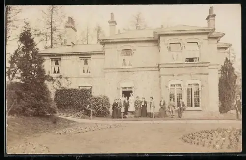 AK Pangbourne, Group in front of a house