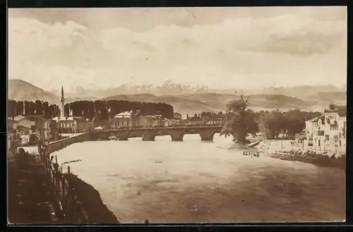 Foto-AK Skopje, Flusspartie mit Brücke