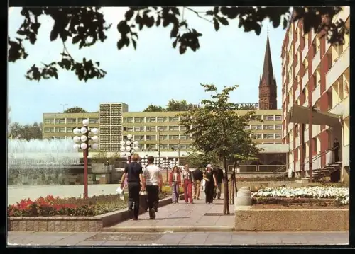 AK Frankfurt / Oder, Karl Marx-Strasse mit Passanten