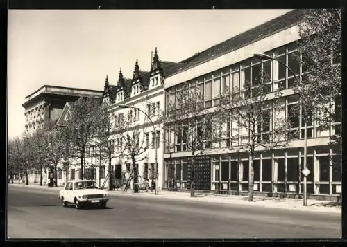 AK Berlin, Stadtbibliothek mit Strassenpartie