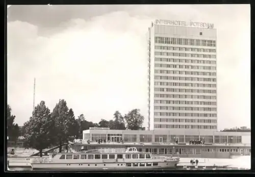AK Potsdam, Interhotel Potsdam mit Schiff Potsdam