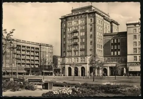 AK Magdeburg, Wilhelm-Pieck-Allee mit Blick zur Weinarkade