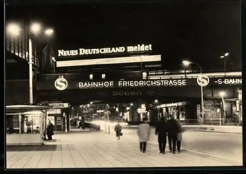 AK Berlin, S-Bahnhof Friedrichstrasse bei Nacht