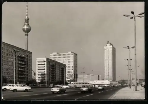 AK Berlin, Karl Marx Allee mit Strassenverkehr