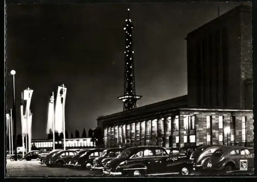 AK Berlin, Funkturm und Ausstellungshallen bei Nacht
