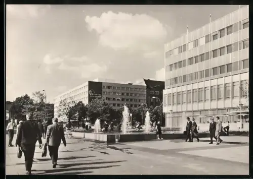 AK Berlin, Unter den Linden, Neubauten und Springbrunnen
