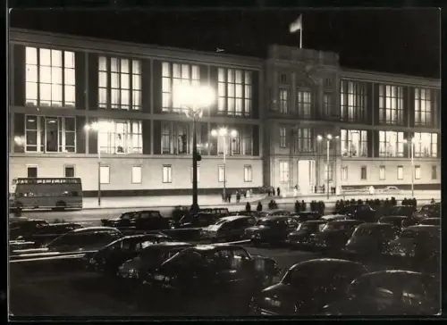 AK Berlin, Gebäude des Staatsrates am Marx-Engels-Platz