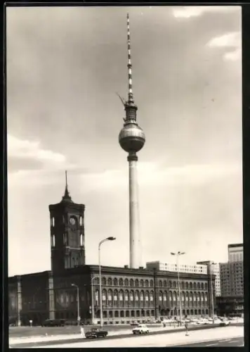 AK Berlin, Rotes Rathaus mit Fernseh- und Ukw-Turm der Deutschen Post