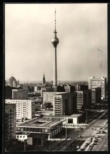 AK Berlin, Karl-Marx-Allee mit Fernsehturm