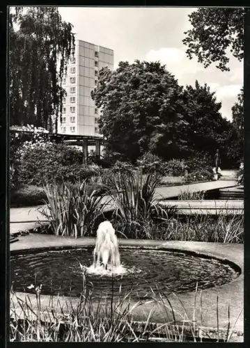 AK Potsdam, Freundschaftsinsel, Hochhaus und Springbrunnen-Anlage