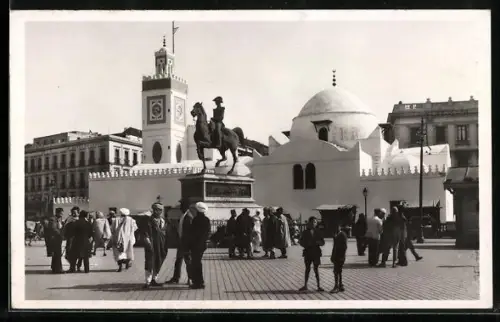 AK Alger, La Mosquée de Sidi Abderrahman et la Statue du duc d`Orléans